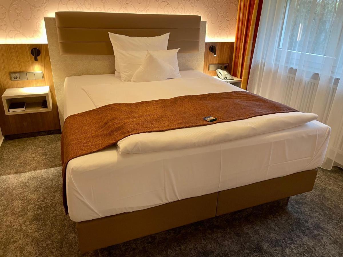 Hotel Merkur Ландштуль Экстерьер фото
