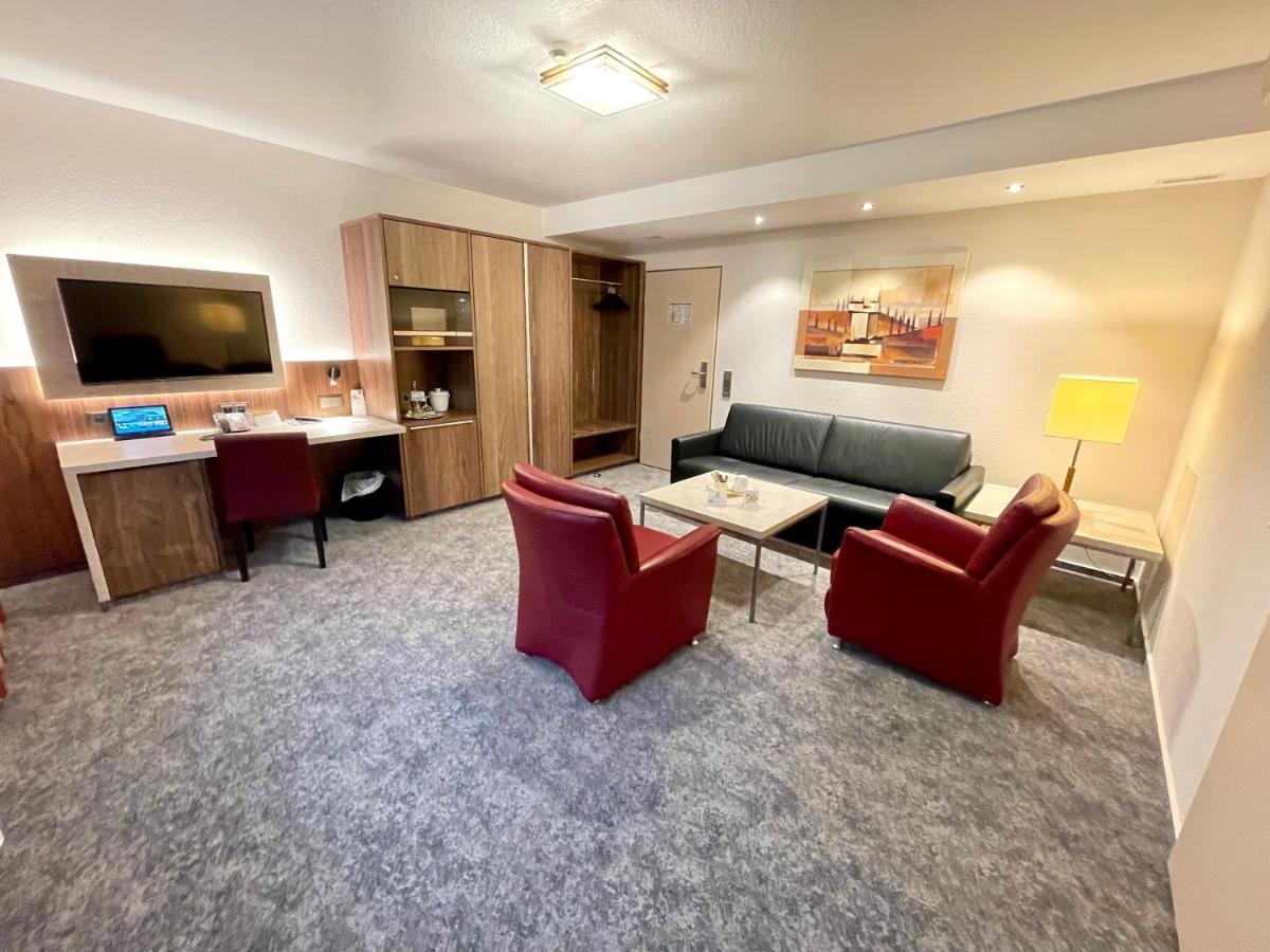 Hotel Merkur Ландштуль Экстерьер фото