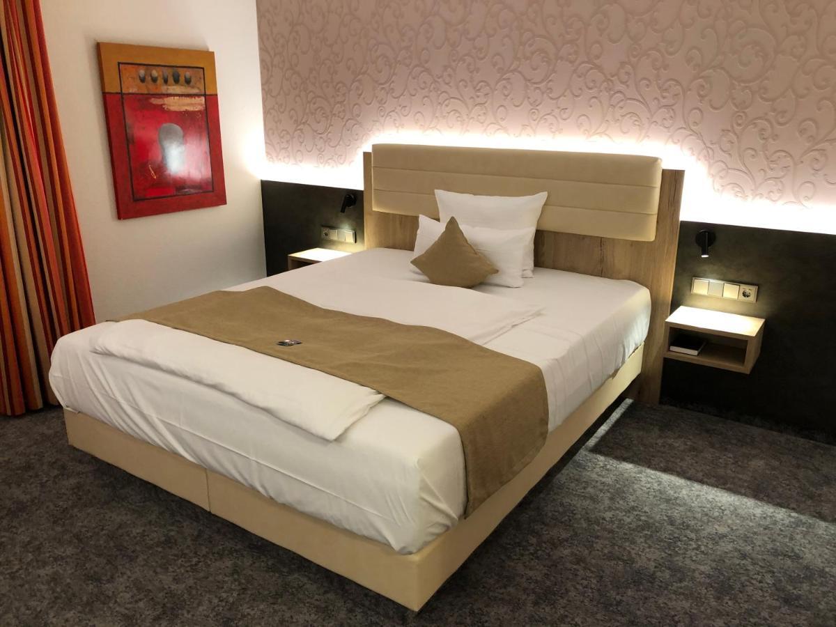 Hotel Merkur Ландштуль Экстерьер фото