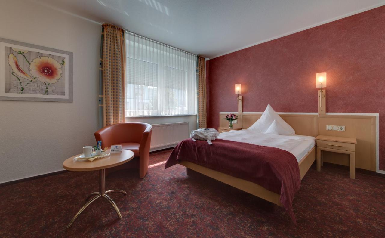Hotel Merkur Ландштуль Экстерьер фото